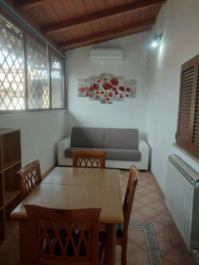 Villino indipendente con cortile privato 4 p letto - Sul Mare vicino Aeroporto e Fiera